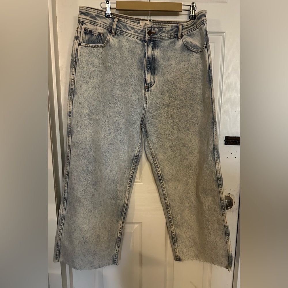 Sezane Light Acid-Wash Cropped Jeans